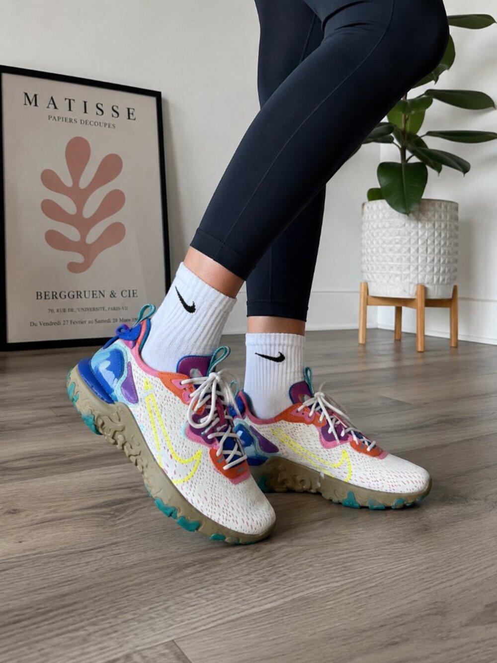 Nike React Vision DMSX Chunky Sneakers Women’s 8.5 Neon Pastel